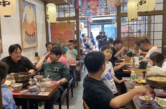 國慶長假餐飲消費增長強(qiáng)勁，美團(tuán)商戶成長計劃助商家到店交易增長256%